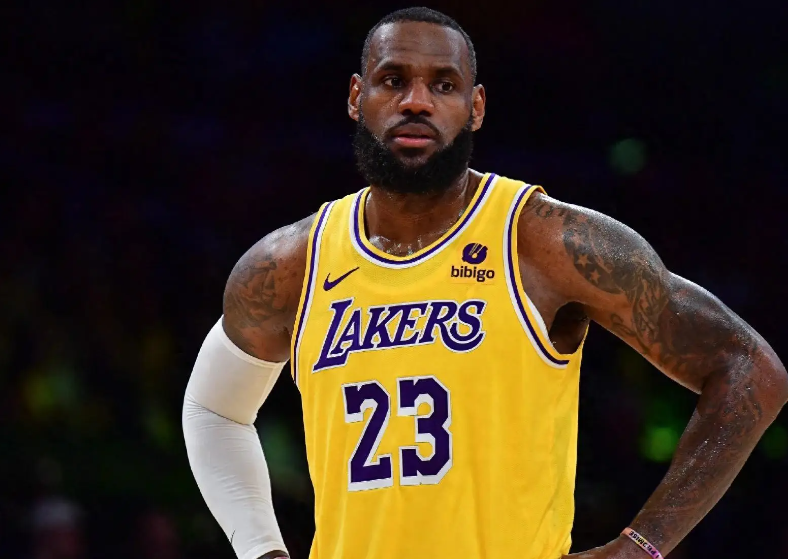 国际比赛日洛杉矶湖人备战德国杯；更衣室发声细节曝光；压力陡增；身体对抗强度拉满的简单介绍