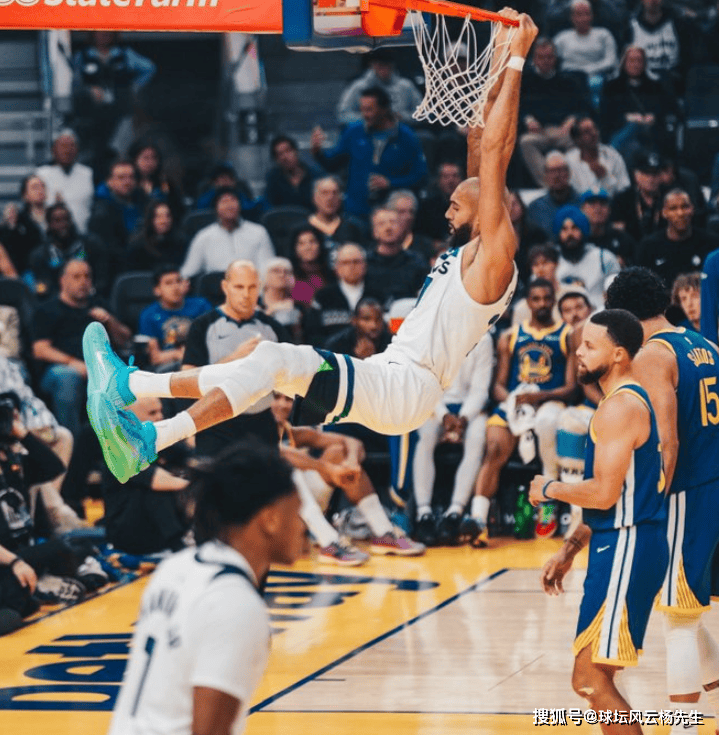 包含赛前夏洛特黄蜂备战NBA总决赛，远射贴柱细节曝光，压力陡增，临场指挥获称赞的词条